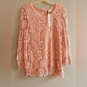 Solitaire pink crochet top button back Size Medium